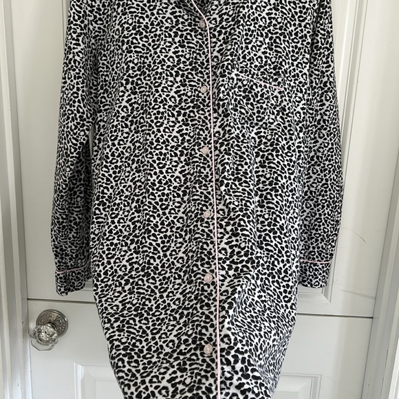 Victoria’s Secret leopard cotton button down long sleeve sleep shirt size M - Picture 5 of 11